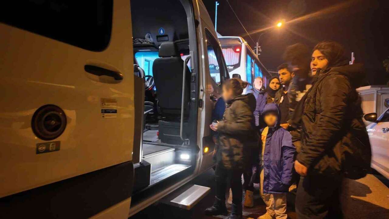 Yarı Batık Göçmen Botunda Acı Son: 1 Çocuk Hayatını Kaybetti, 43 Kişi Kurtarıldı