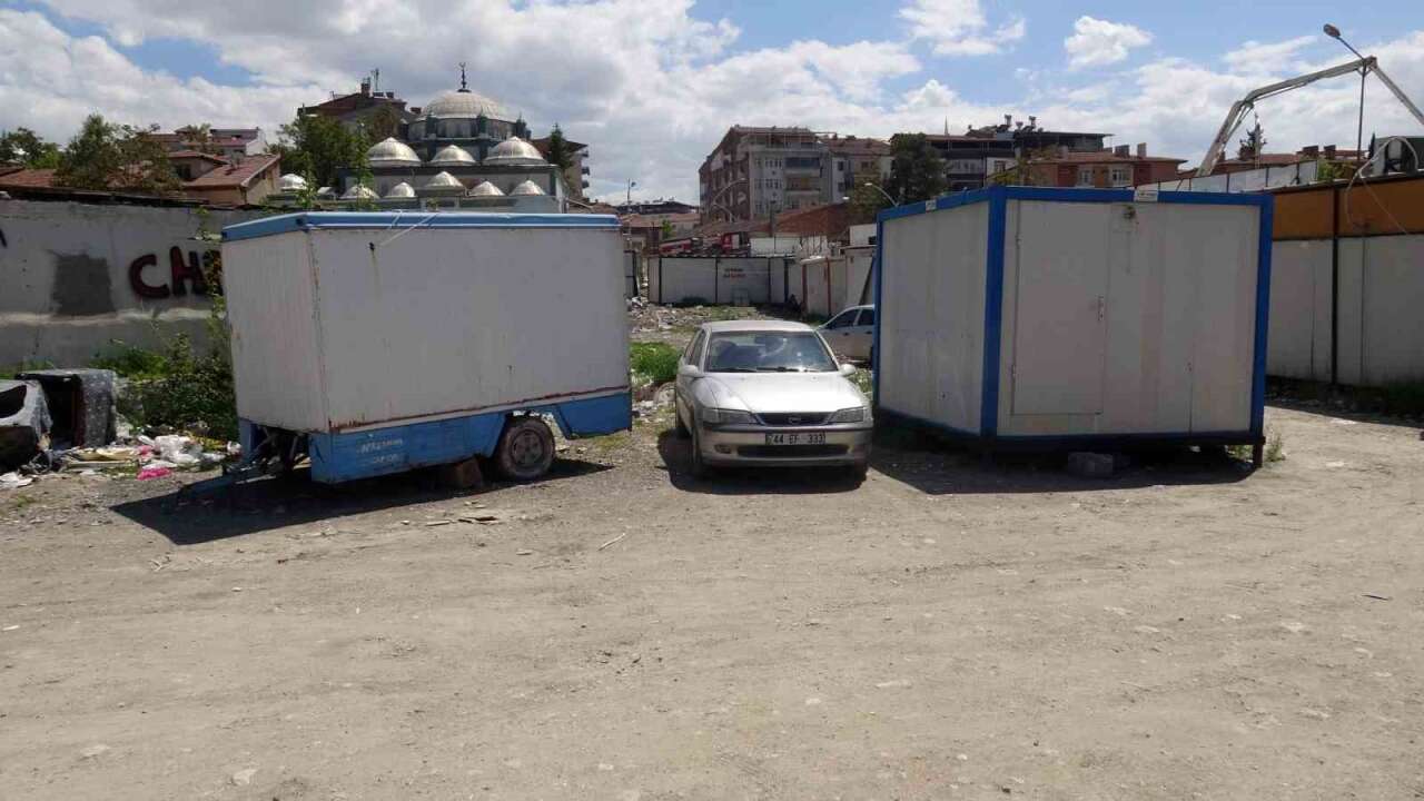 Düştüğü Konteynerden Hastaneye Kaldırıldı, Kurtarılamadı