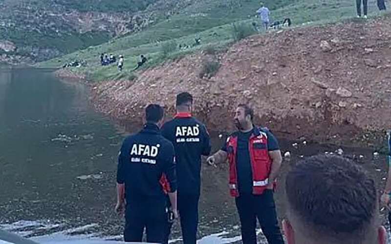 Kayalıklardan Düştü, Ekipler Cansız Bedenine Ulaştı
