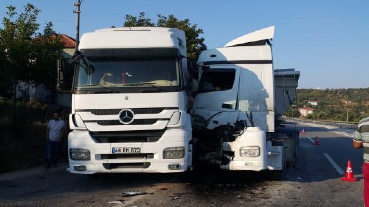 Milas’ta tır, park halindeki tıra çarptı: 2 yaralı