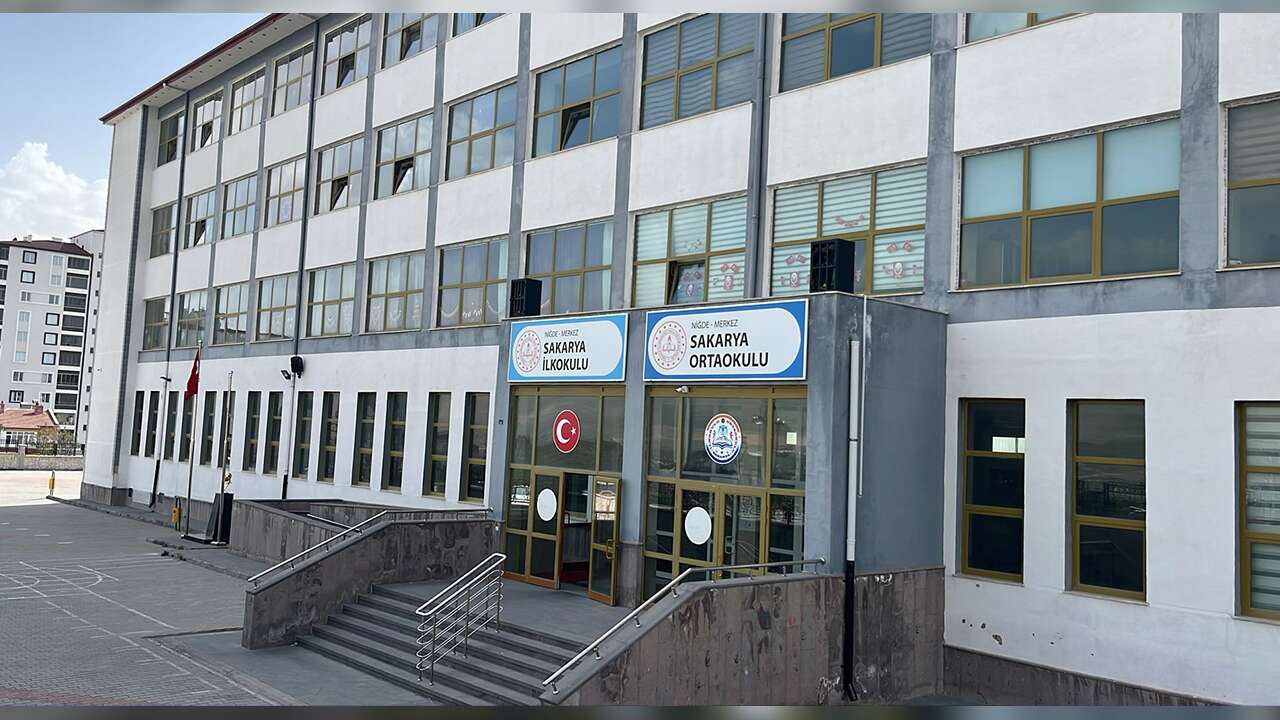 27 Öğrenci Yedikleri Yemekten Rahatsızlandı