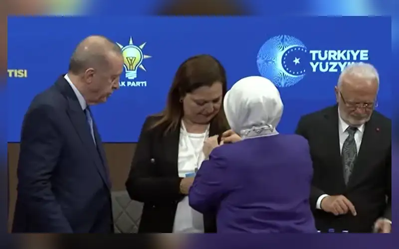 Siyasette Gündem Yaratan Geçiş: Burcu Köksal AK Parti’ye Geçti