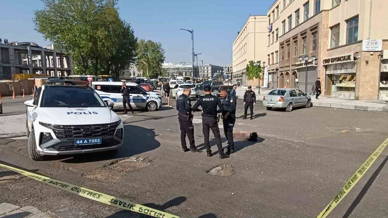35 Yaşındaki Eski Eşini Cadde Ortasında Pomp*lı T*fekle Öld*rdü