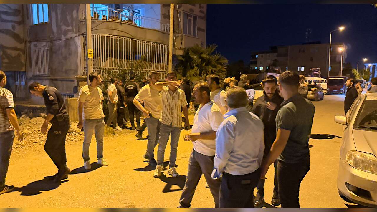 Ev Sahibi İle Kiracı Arasında B*çaklı, Sopalı, Taşlı Kavga: 11 Yaralı