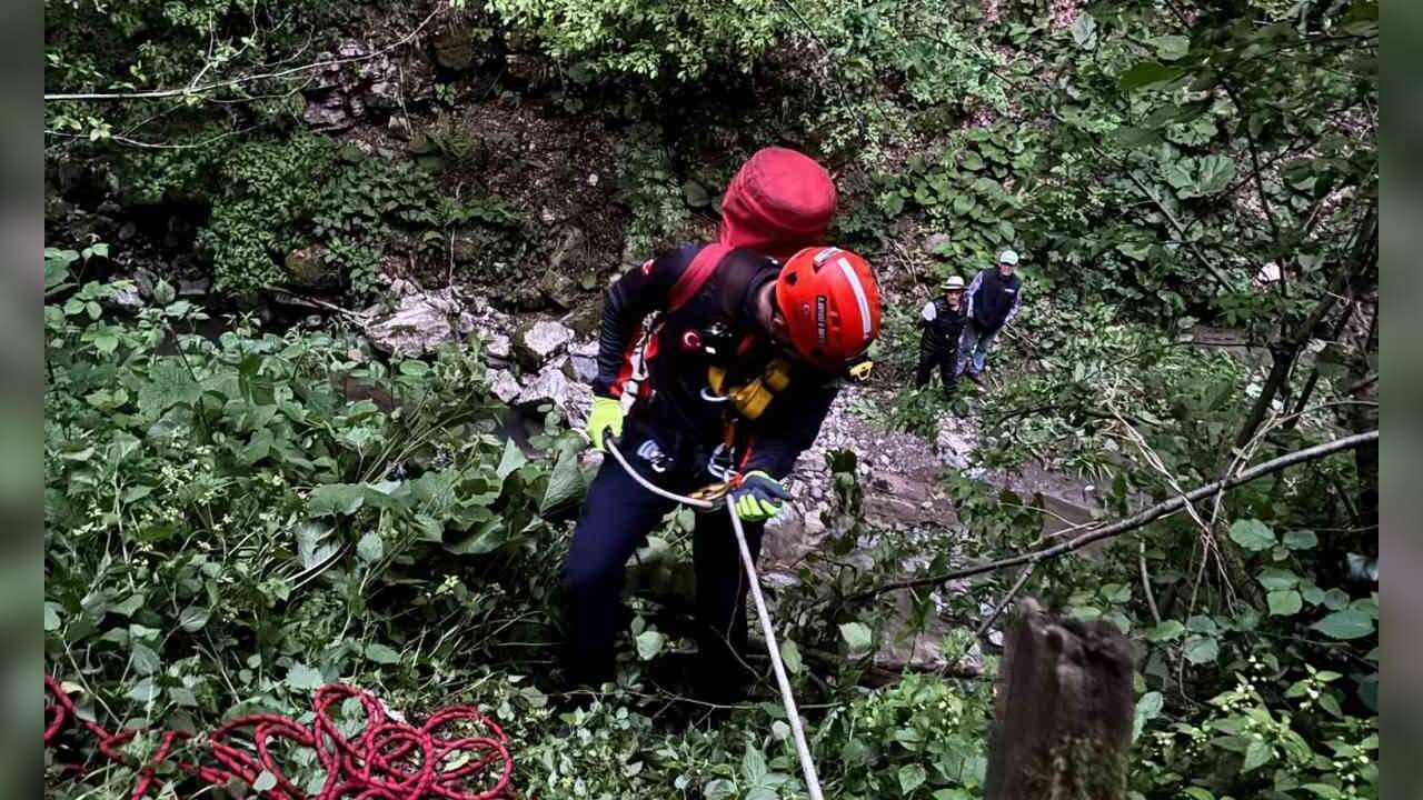 Bahçede Uçuruma Yuvarlanan Şahıs Hayatını Kaybetti