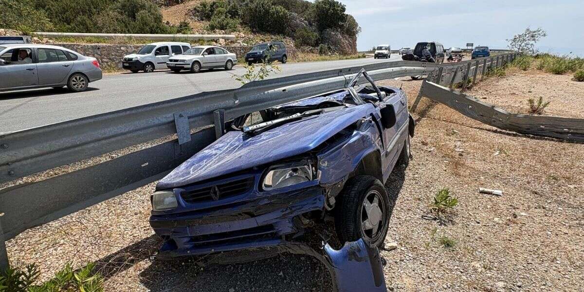Muğla’da Feci Kaza: Bariyerlere Çarpan Sürücü Yaralandı