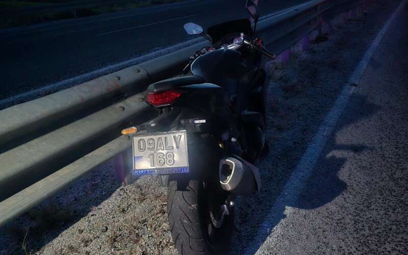 Kontrolden Çıkan Motosiklet Bariyere Saplandı: 1 Kişi Hayatını Kaybetti