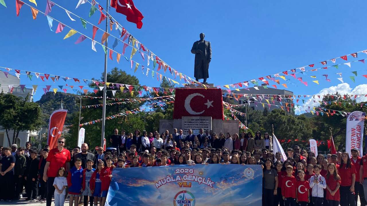 19 Mayıs Kutlamaları Menteşe’de Çelenk Sunumuyla Başladı