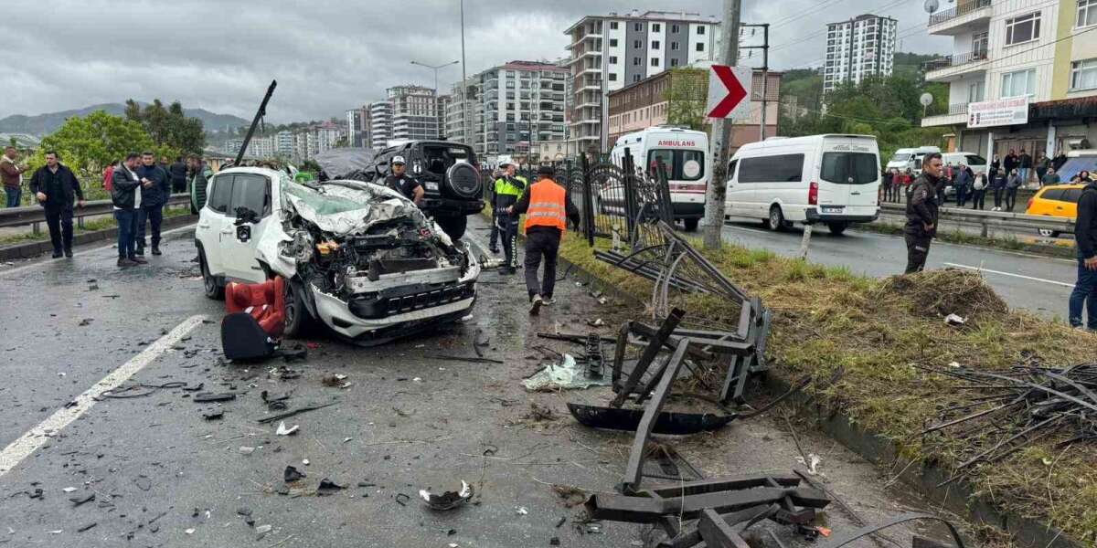 Kontrolden Çıkan Otomobil Karşı Şeride Geçti: 1 Ölü, Çok Sayıda Yaralı