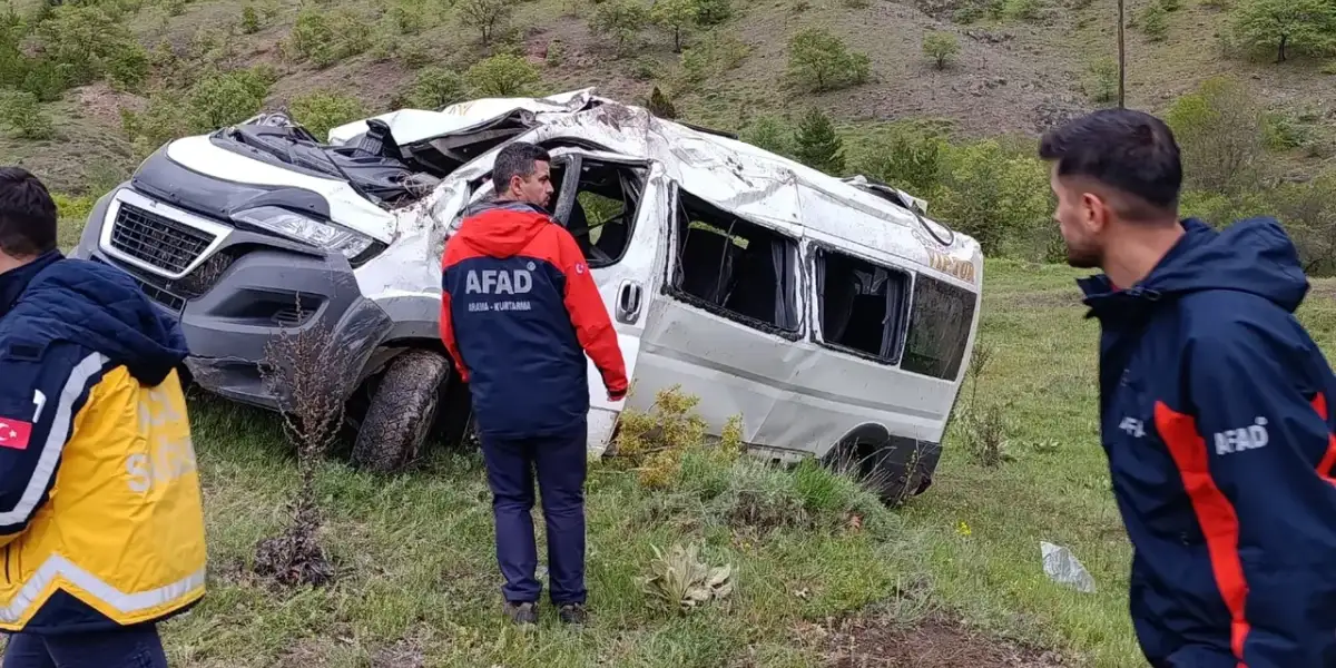 Öğrenci Servisi Şarampole Uçtu: Ölü ve Yaralılar Var