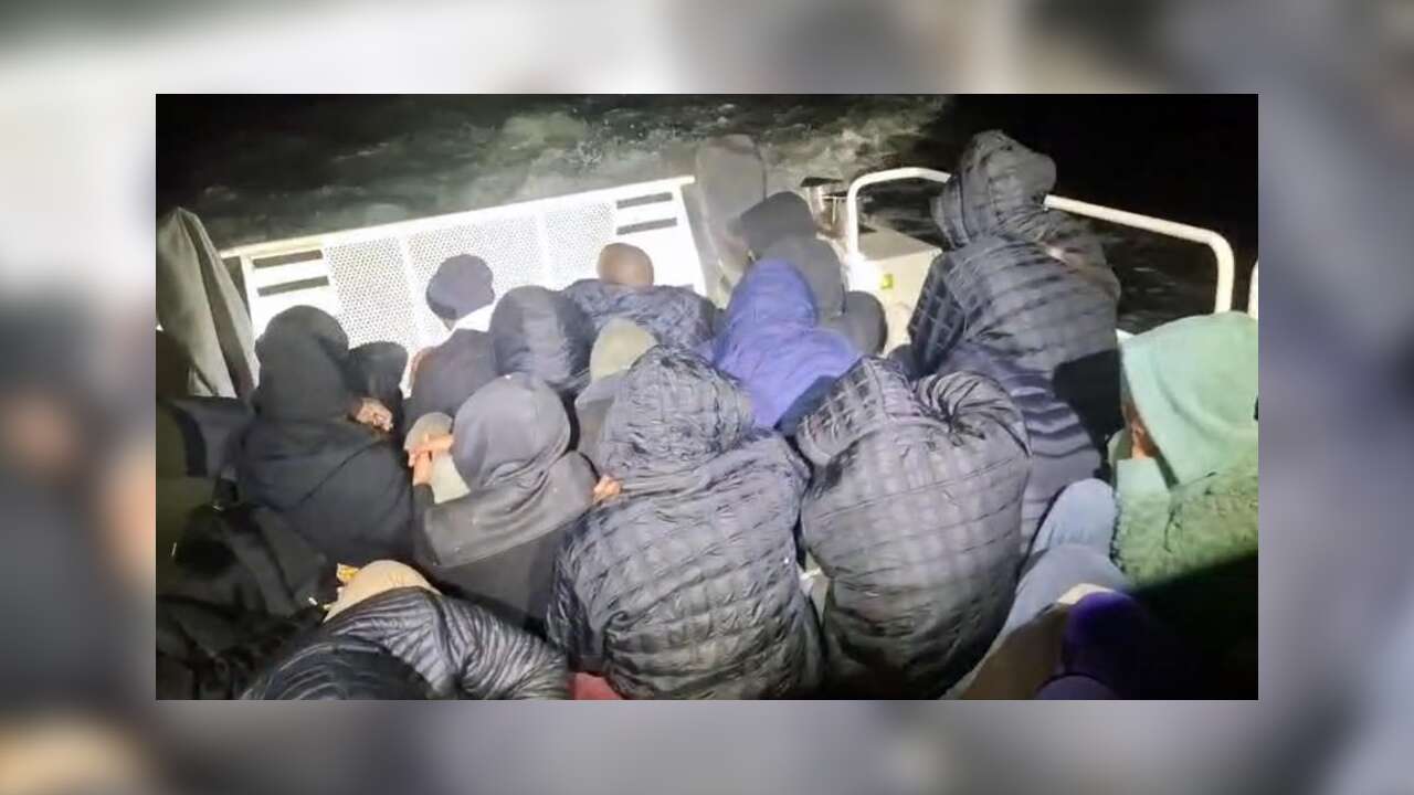 Milas Açıklarında Lastik Bottaki 28 Düzensiz Göçmen Yakalandı