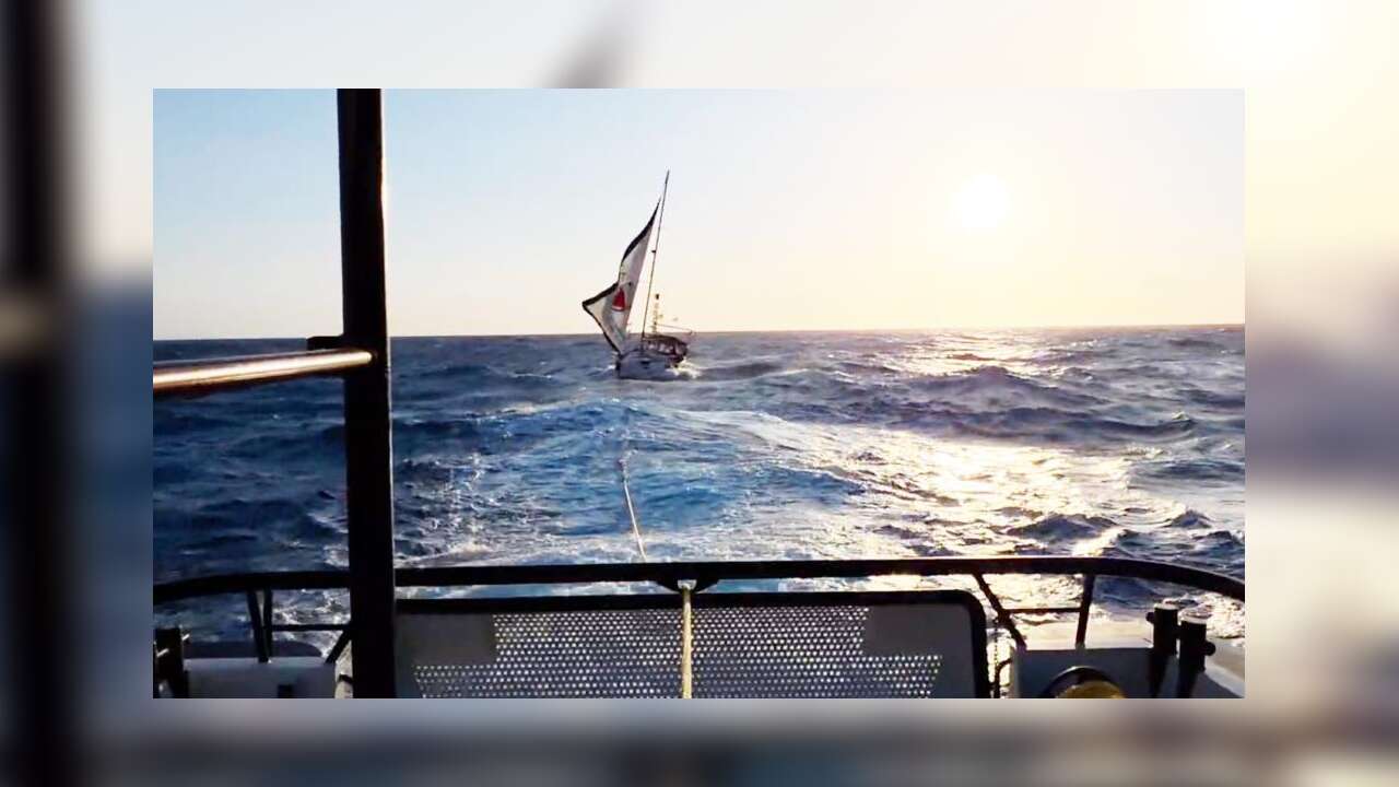 Fethiye Açıklarında Sürüklenen Yelkenli Tekne Kurtarıldı