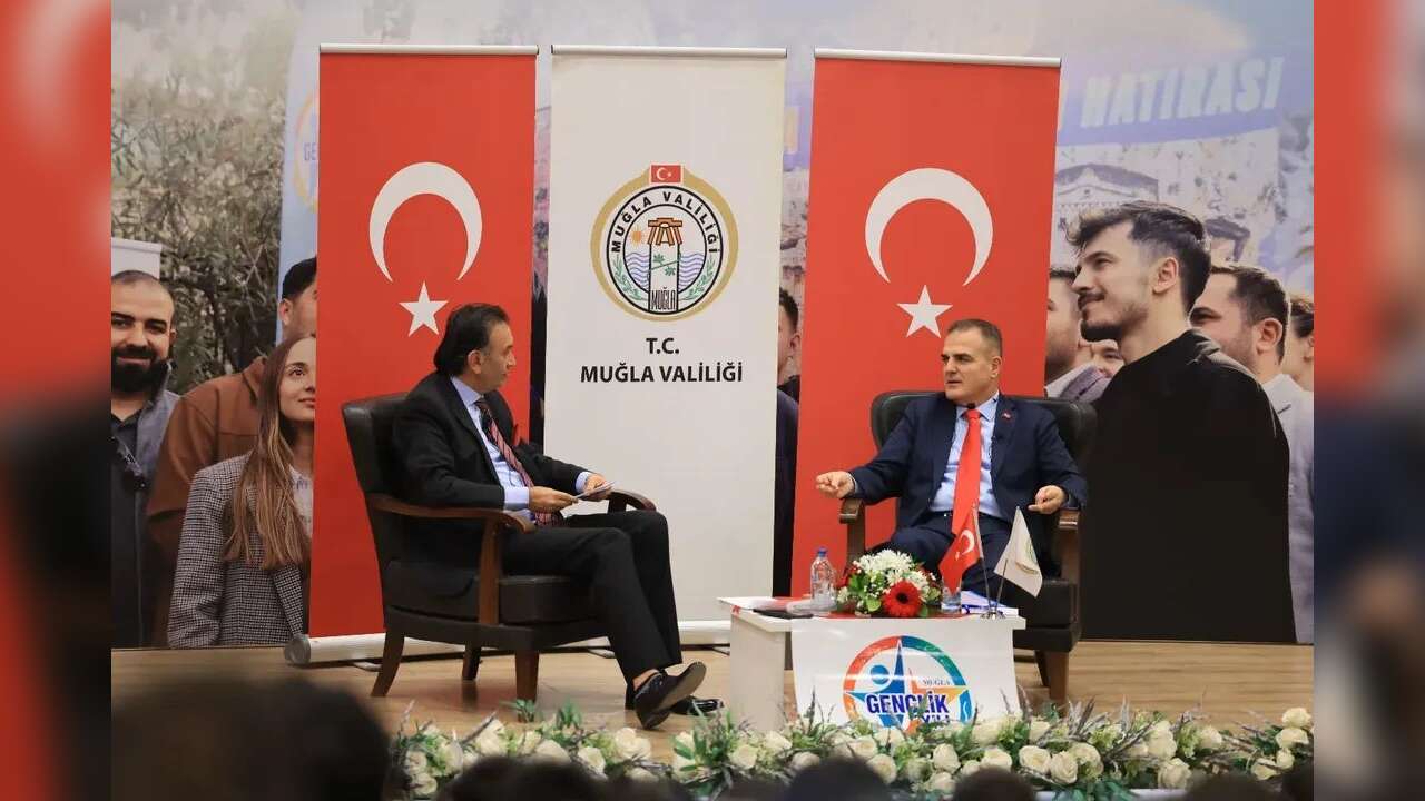Vali Akbıyık Gençlere Verdiği Sözü Tuttu: Yurtlarda İnternet Sorunu Çözüldü