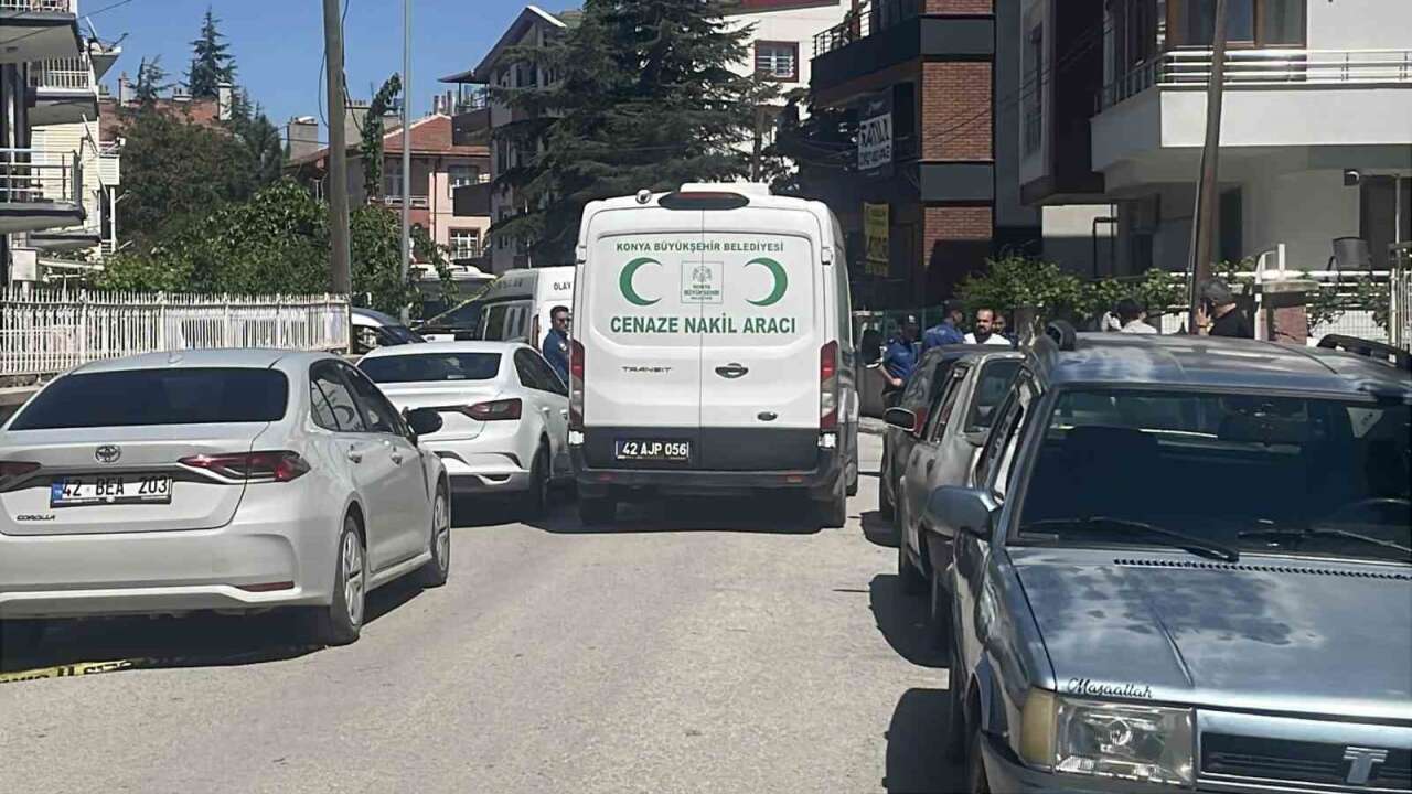 Anne Ve Babasını Öld*ren Şahıs Parkta Eli K*nlı Bulunmuş
