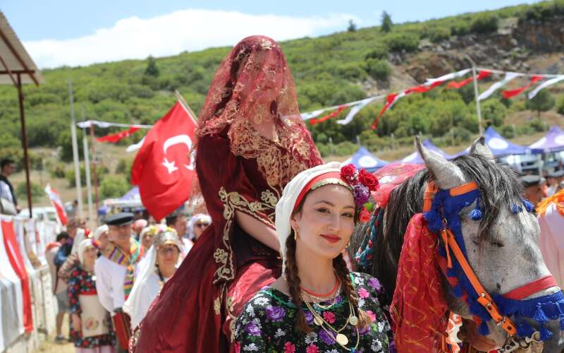Yatağan’da Yörük Toyu Coşkusu: Gelin Alma Törenindeki Duygusal Anlar Yürekleri Isıttı