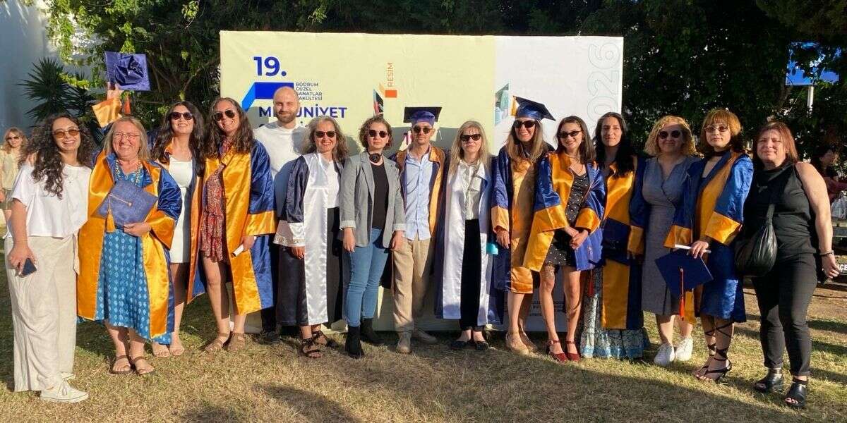 Bodrum Güzel Sanatlar Fakültesi'nde Mezuniyet Sevinci