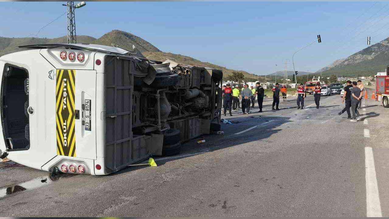 Öğrenci Servisi Devrildi: 17 Yaralı