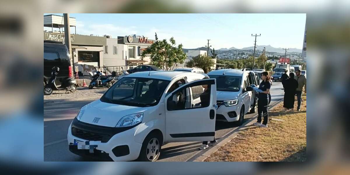 Muğla’da Zincirleme Trafik Kazası: 3 Araç Birbirine Girdi, 1 Yaralı