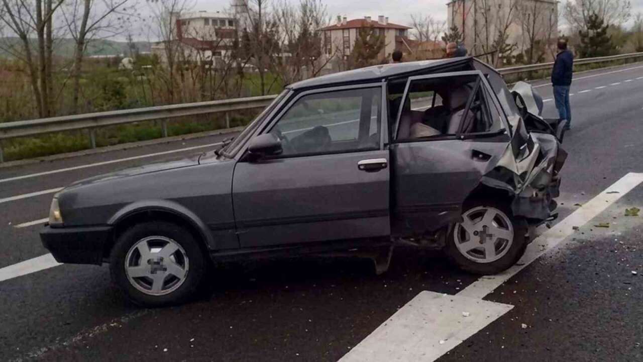 Minibüsün Park Halindeki Araca Çarptığı Kazada 3 Kişi Hayatını Kaybetti, 5 Kişi Yaralandı