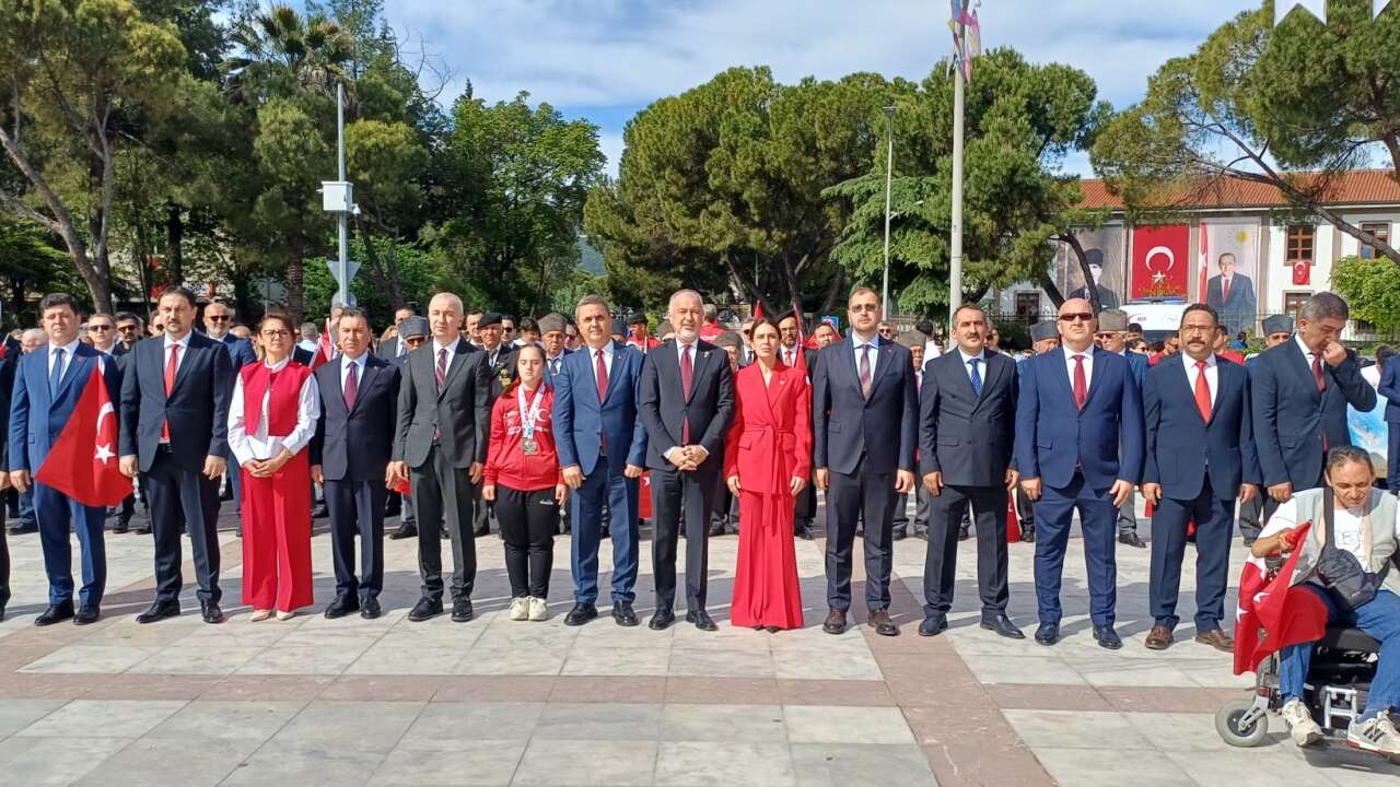 Muğla’da 19 Mayıs Kutlamaları Atatürk Anıtı’na Çelenk Sunumuyla Başladı