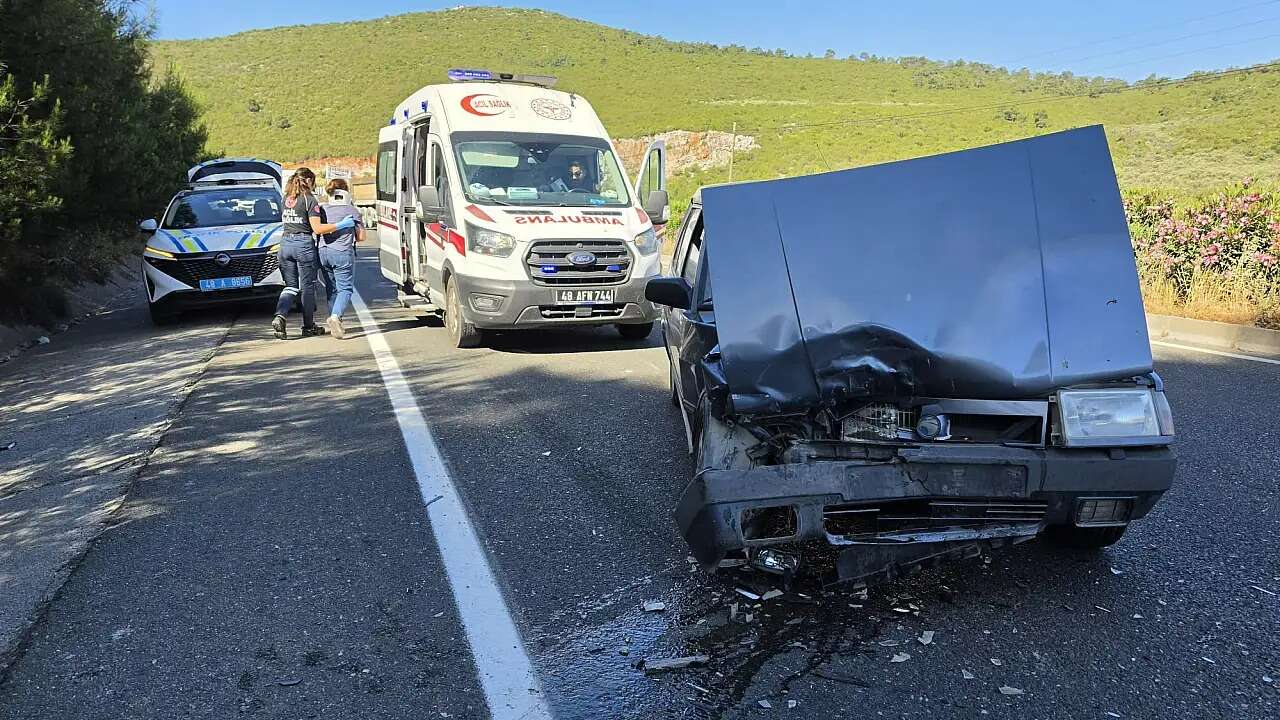 Muğla'da Uzun Araç Kuyruğunda Kaza: 1 Yaralı