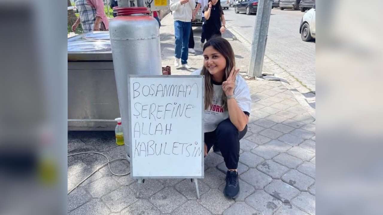 Muğla'da Eşinden Boşanan Kadın Lokma Dağıttı: “Boşanmam Şerefine Allah Kabul Etsin”