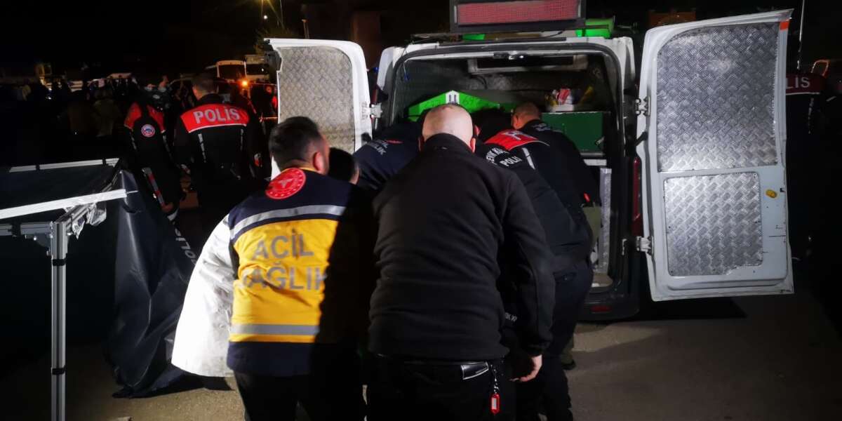 32 Yaşındaki 2 Çocuk Babası Cami Önünde Ölü Bulundu