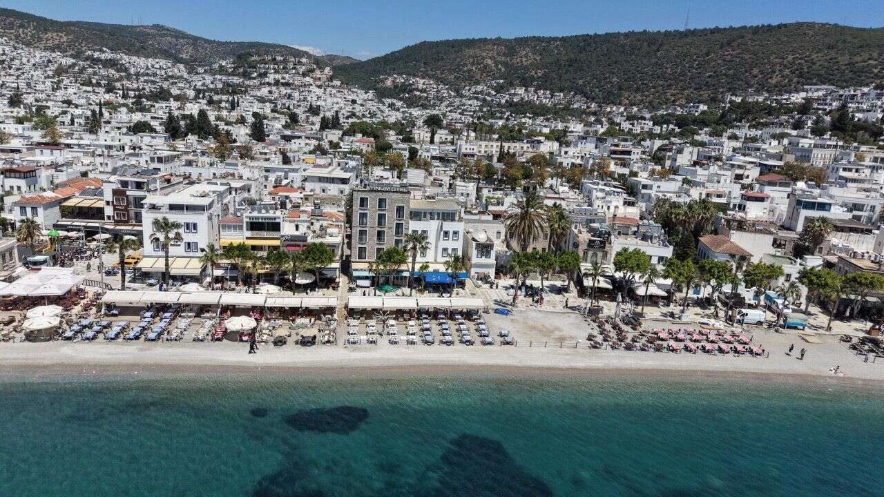 Turimz Cenneti Bodrum’da Kumbahçe Sahili Tartışması Alevlendi: Başkan Mandalinci’den 3’te 1 Düzenleme Açıklaması