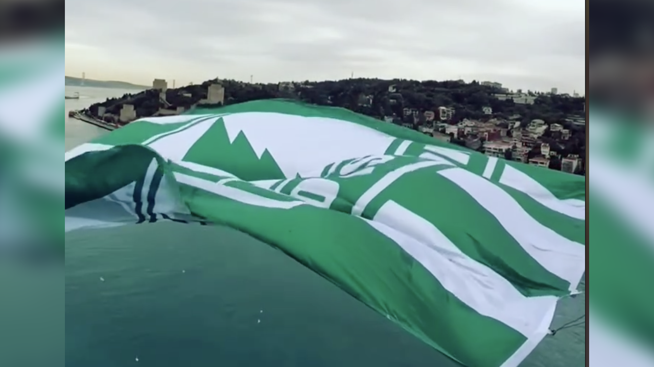 Muğlaspor'un Dev Bayrağı İstanbul Boğazı’nda Dalgalanıyor
