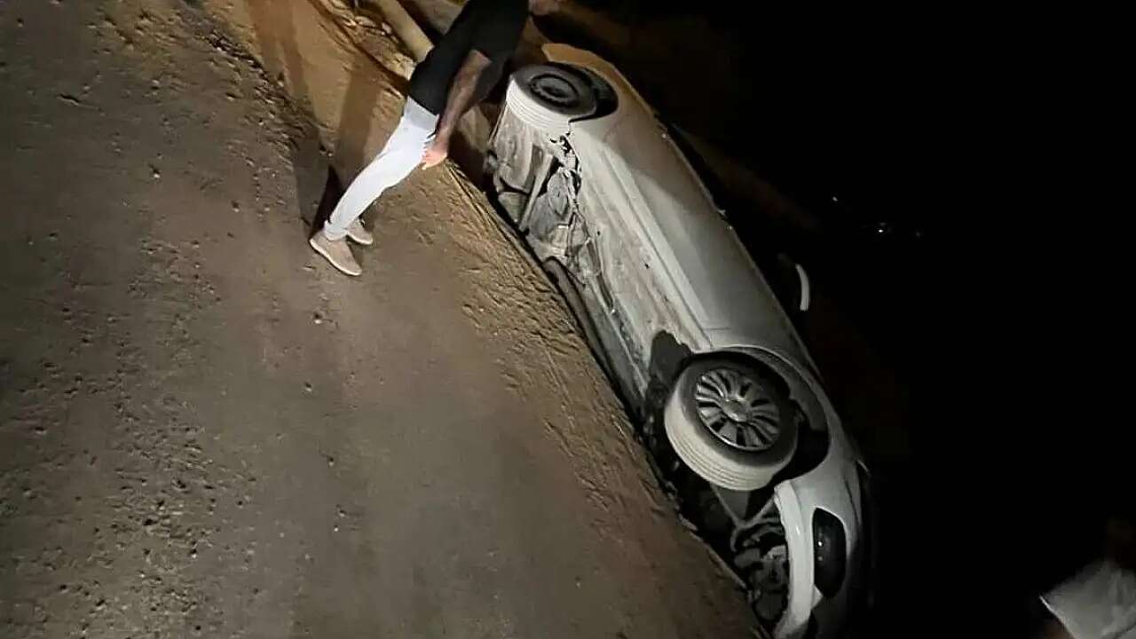 Muğla'da Altyapı Çalışması Bölgesinde Kaza: Otomobil Yan Yattı