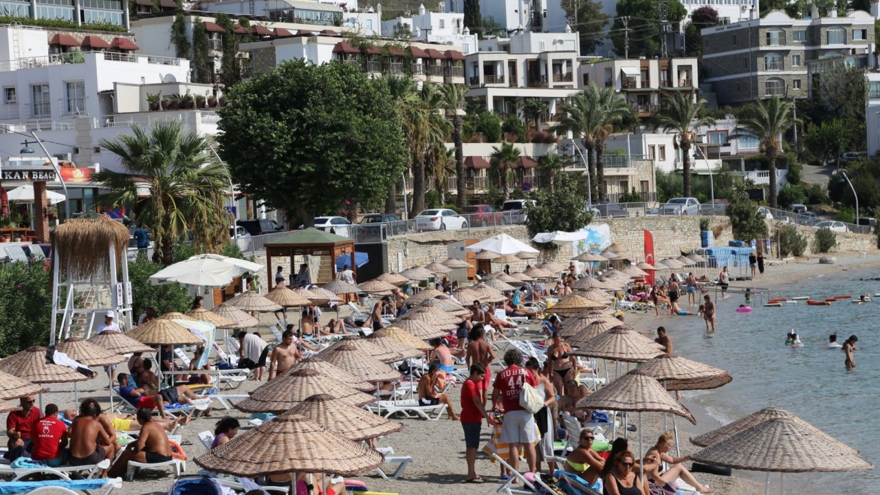 ‘Bodrum için 3 Dakika’ plaj temizliği devam ediyor