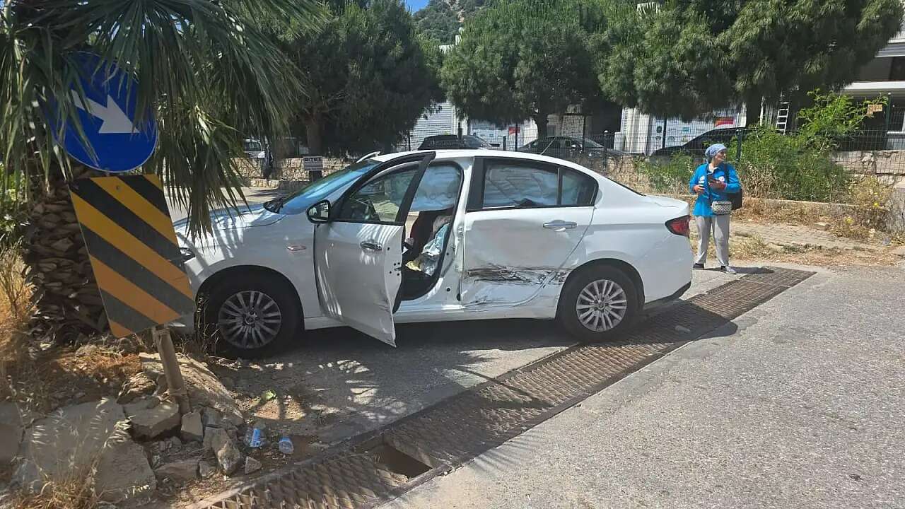 Muğla’da Korkutan Kaza: Otomobil Yan Döndü, 2 Yaralı