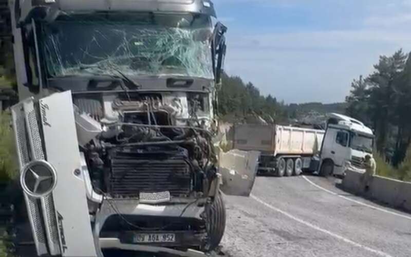 Muğla’da İki Maden Tırı Çarpıştı: Yol Trafiğe Kapandı
