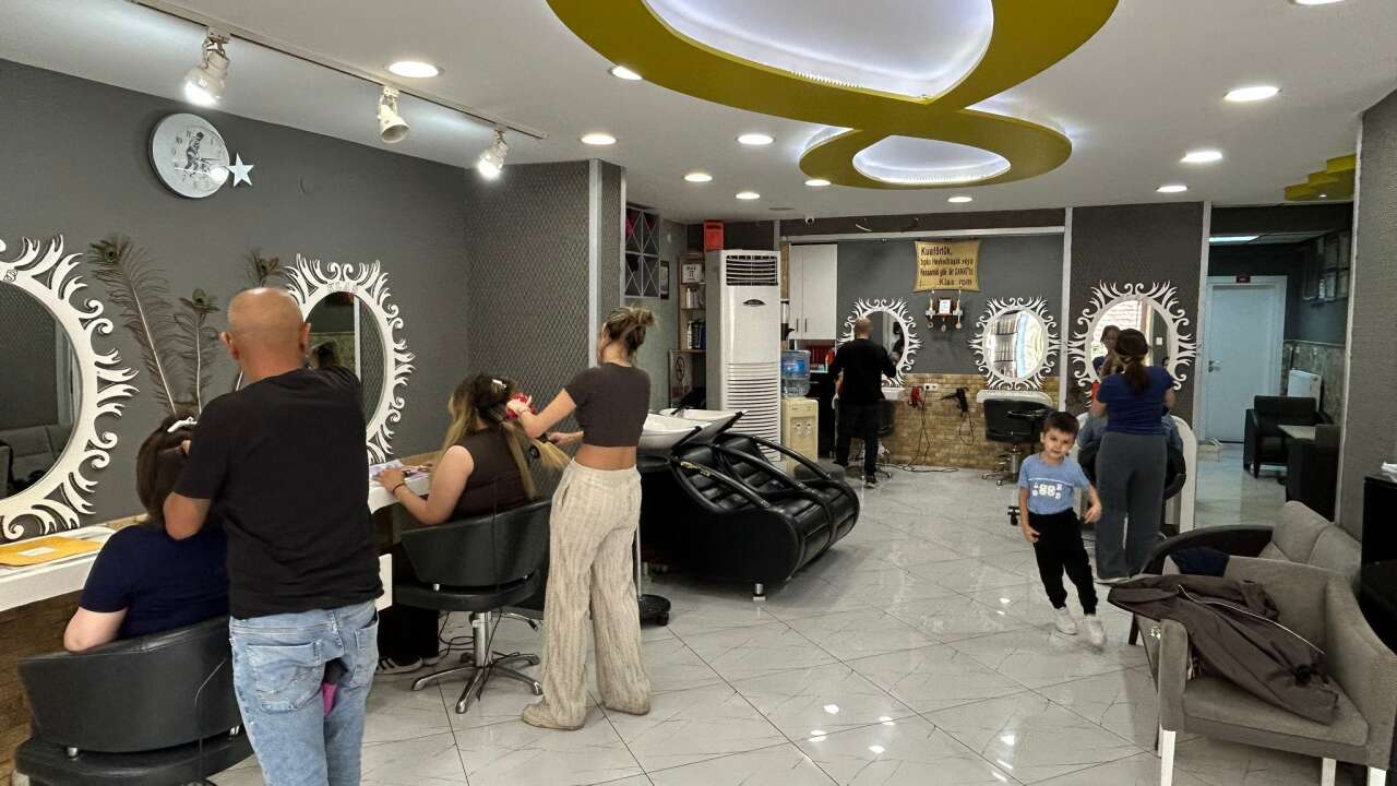 Menteşe’de Bayram Öncesi Kuaför Yoğunluğu Başladı