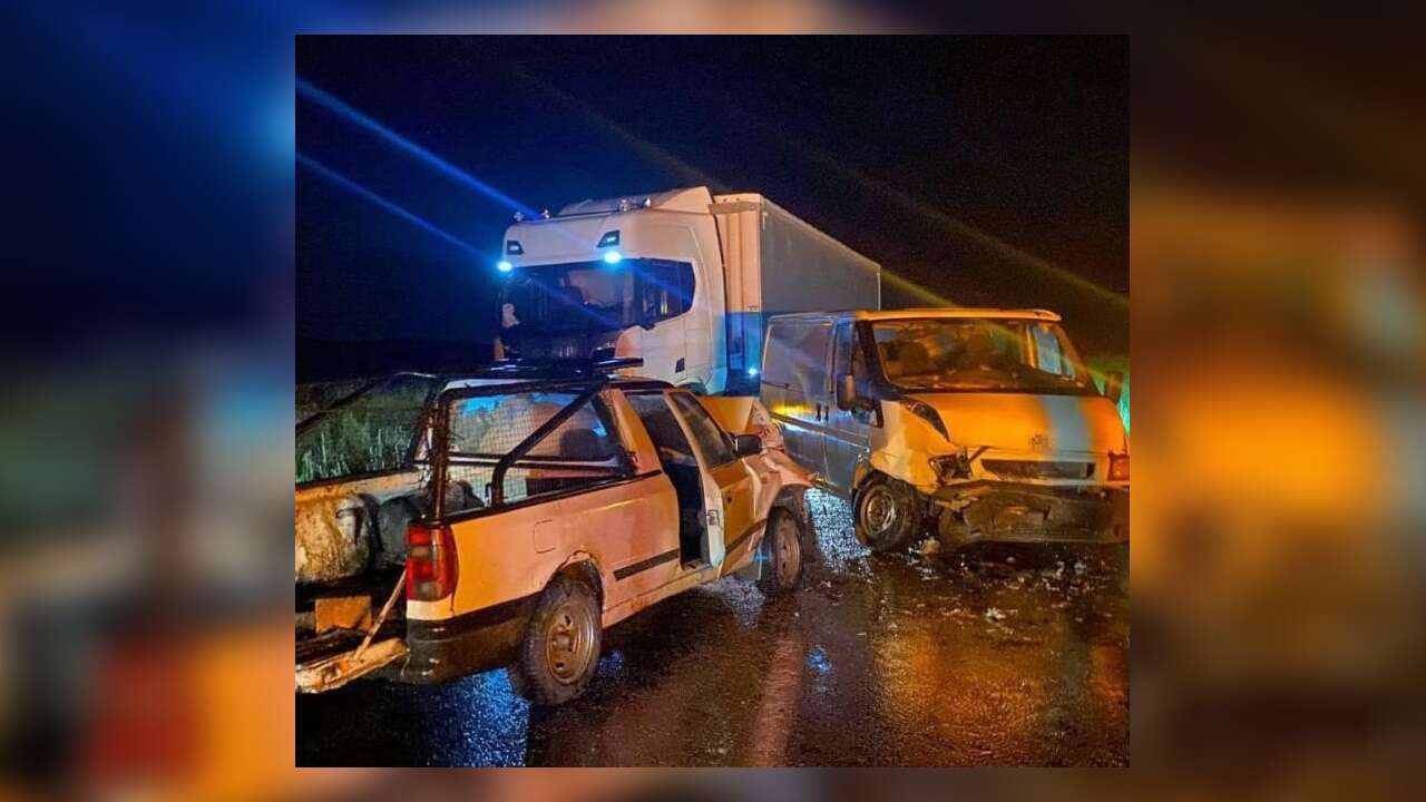 Pikap ile Minibüs Çarpıştı: 1 Ölü, 2 Yaralı