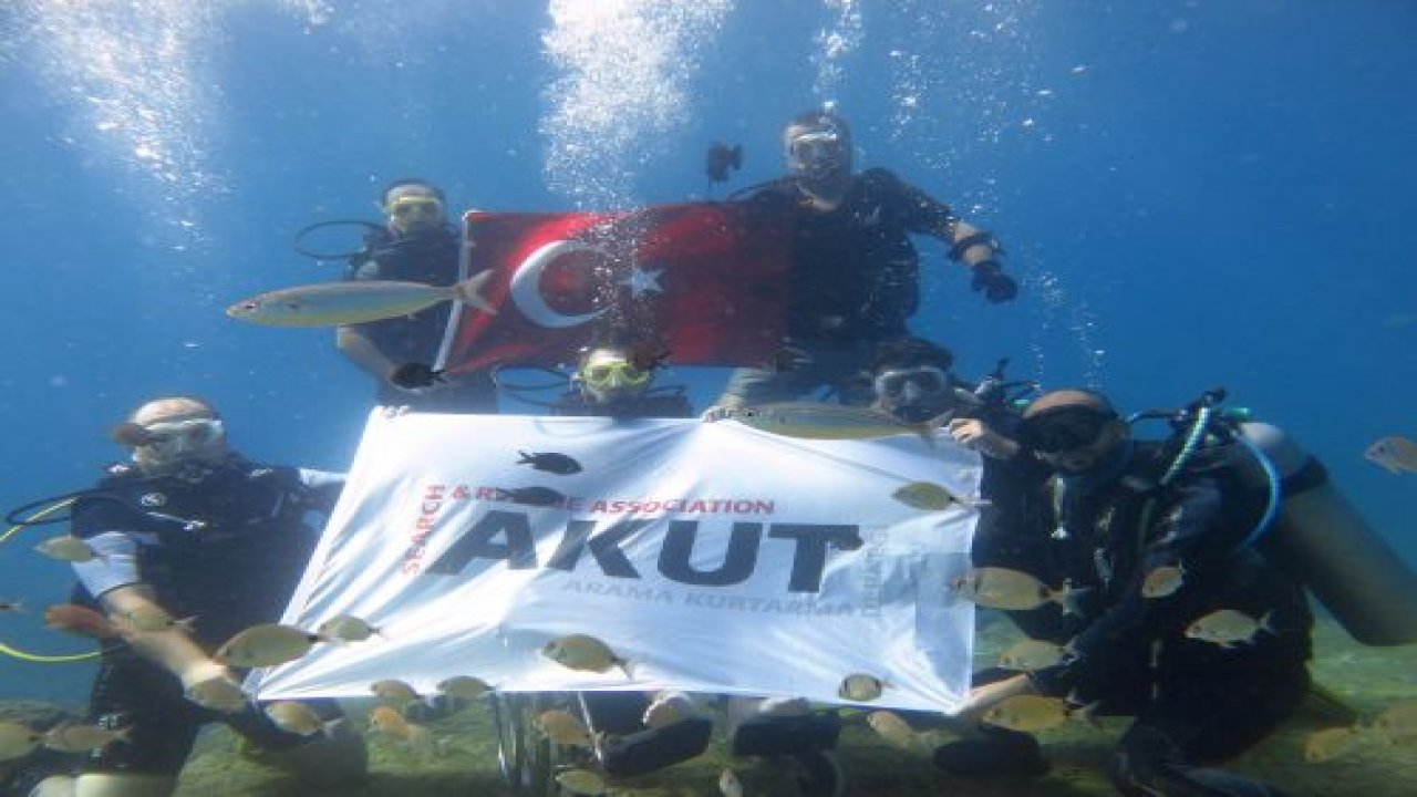 Tekerlekli sandalyeyle dalış yaptı