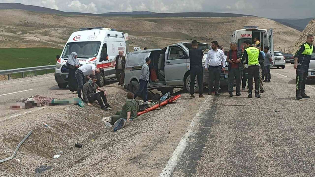 Bayram Tatili Yolunda Kaza: 1 Ölü, 8 Yaralı
