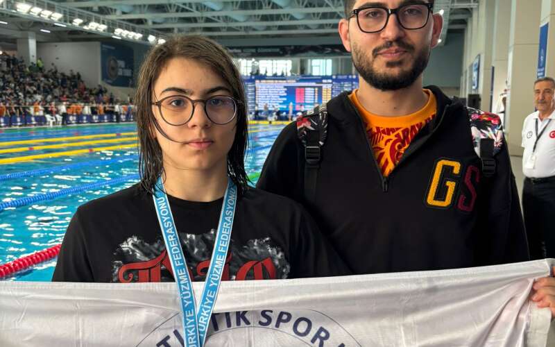 Muğlalı 13 Yaşındaki Yüzücü Devrim Defne Bilge Türkiye Şampiyonu Oldu