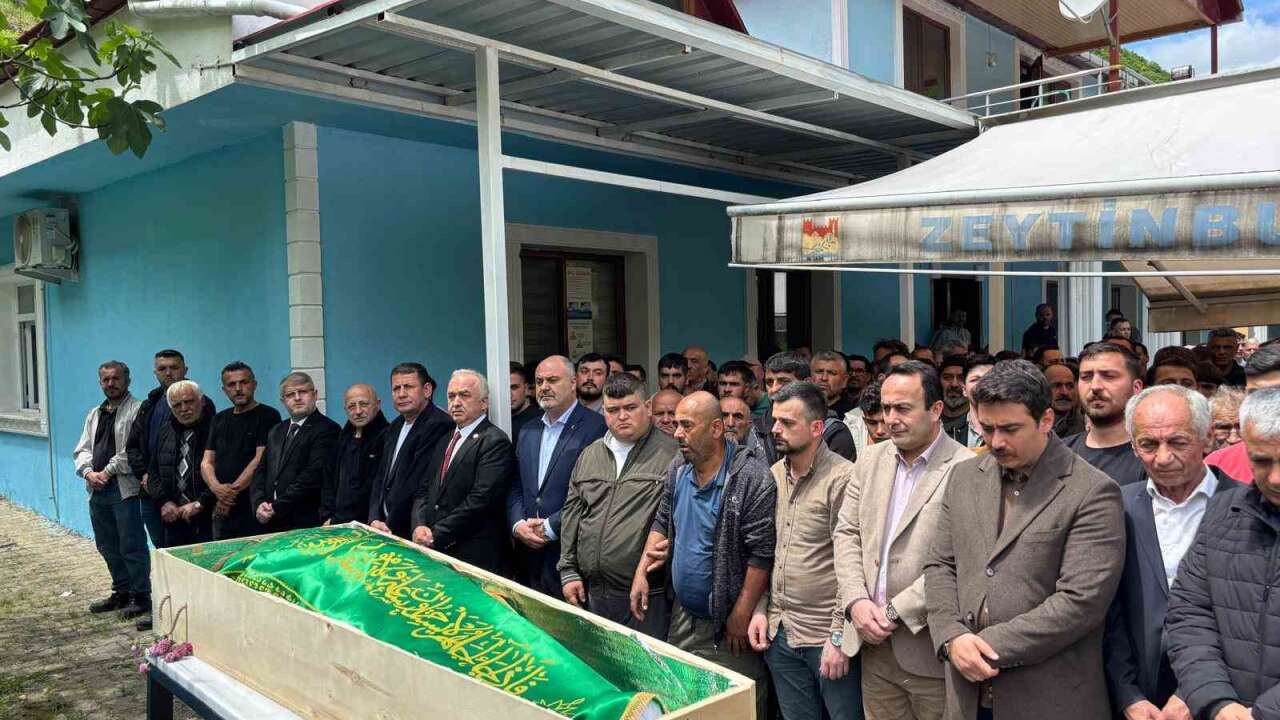 Sele Kapılan Yeğen Son Yolculuğuna Uğurlandı, Kayıp Amca İçin Aramalar Sürüyor