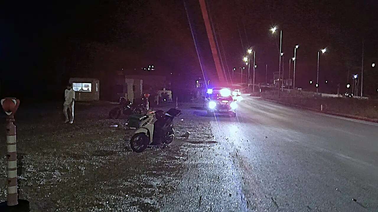 Muğla’da Emniyet Şeridinde Bekleyen Motosiklete Otomobil Çarptı: 1 Yaralı