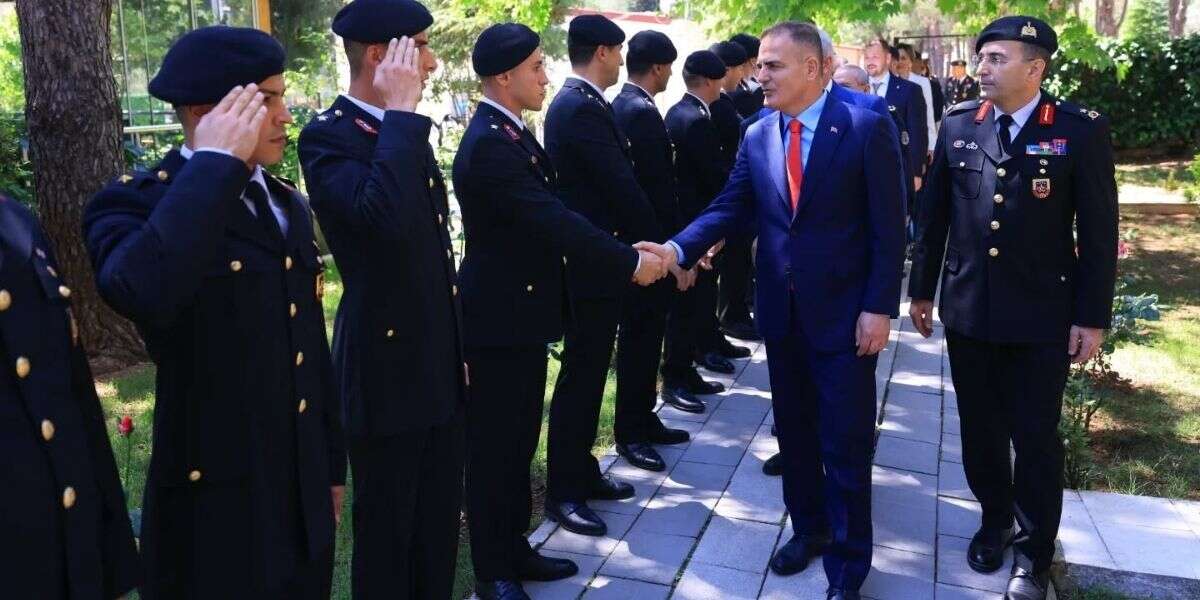 Muğla Valisi Akbıyık’tan Polis ve Jandarmaya Bayram Ziyareti