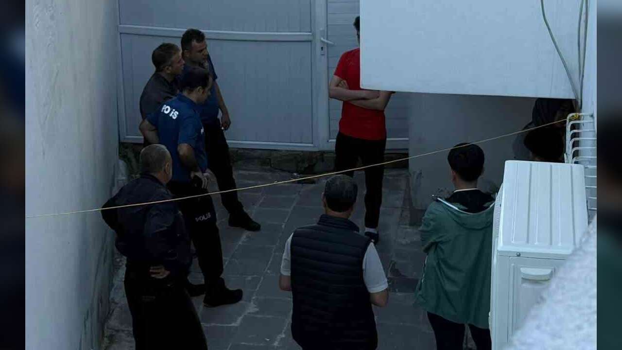 Bir Kişi Ağaca Asılı Halde Ölü Bulundu