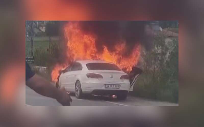 İki Otomobil Çarpıştı, Araç Alev Aldı: Dede ve Torunu Hayatını Kaybetti