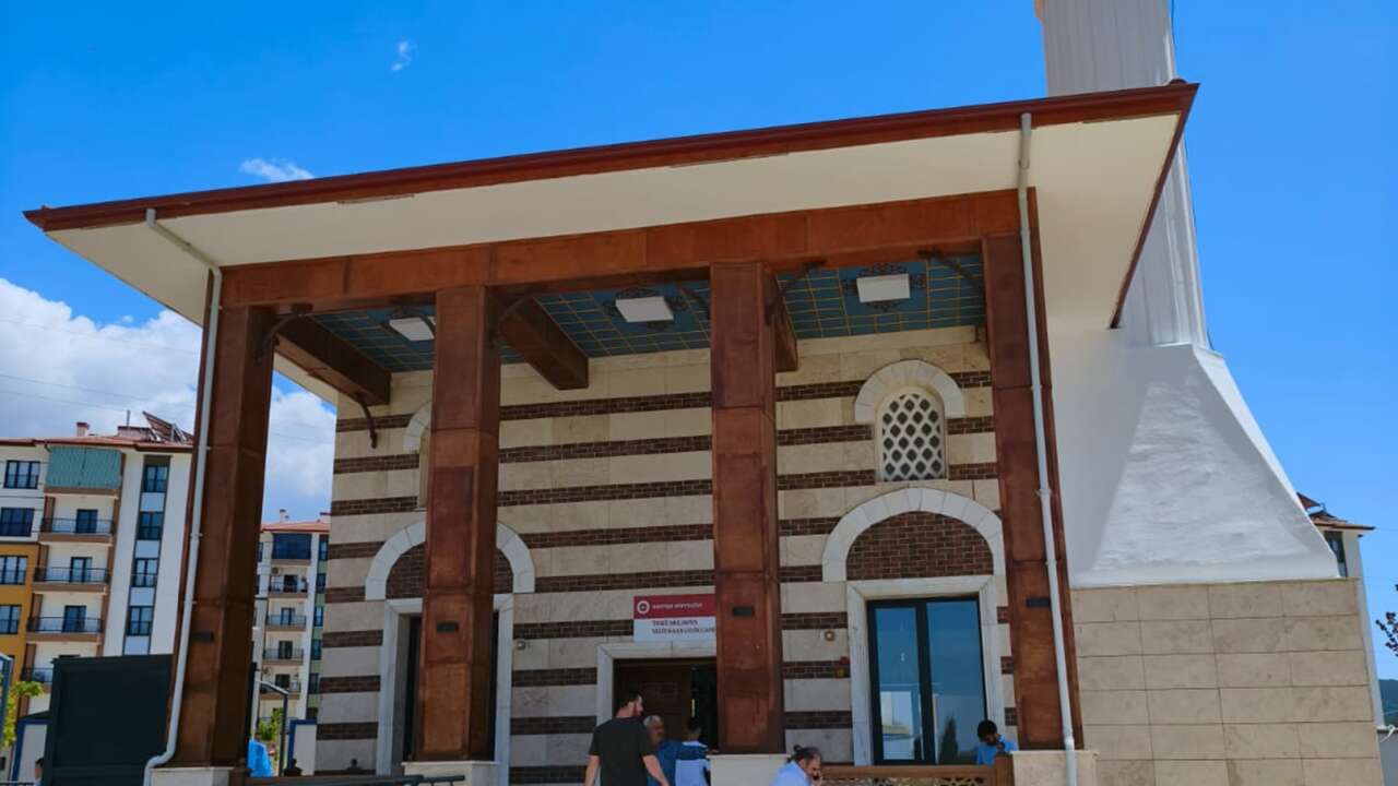 Akçaova TOKİ Camii’nde ilk Cuma Namazı Kılındı