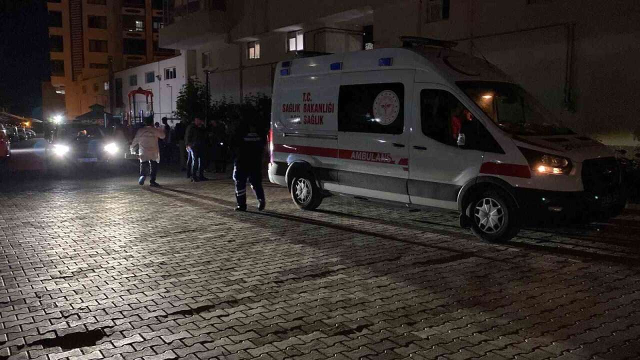 4 Yaşındaki Çocuğu Evdeyken Eşini S*lahla Vurdu