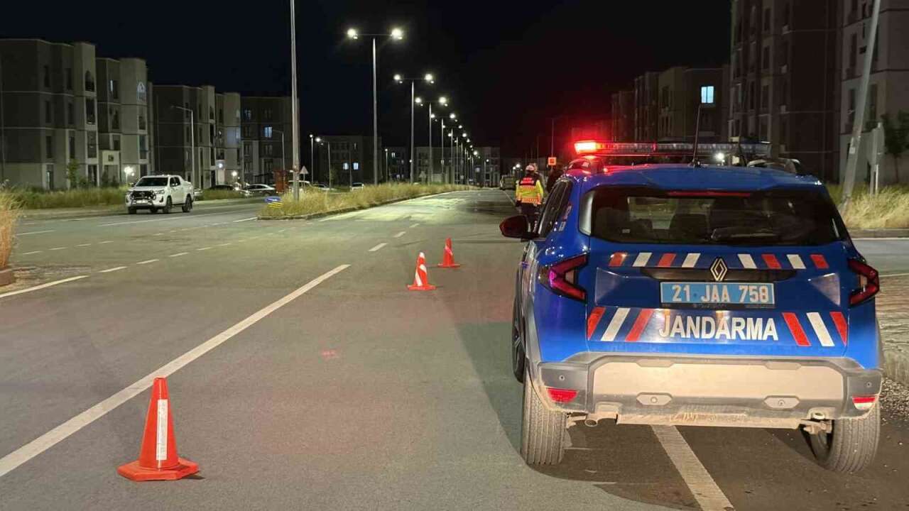 Halk Otobüsü İle Otomobil Çarpıştı: 2 Ölü, 5 Yaralı