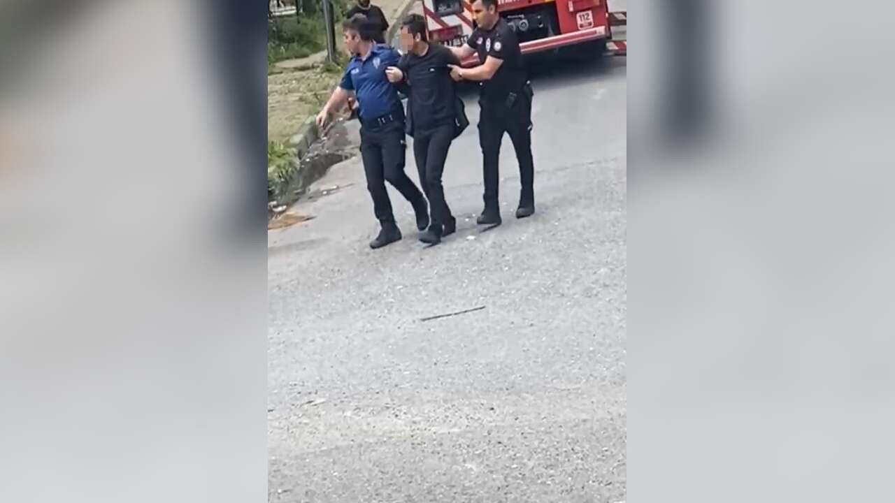 Annesini Evde Rehin Aldığı İddia Edildi: Polis ve İtfaiye Seferber Oldu