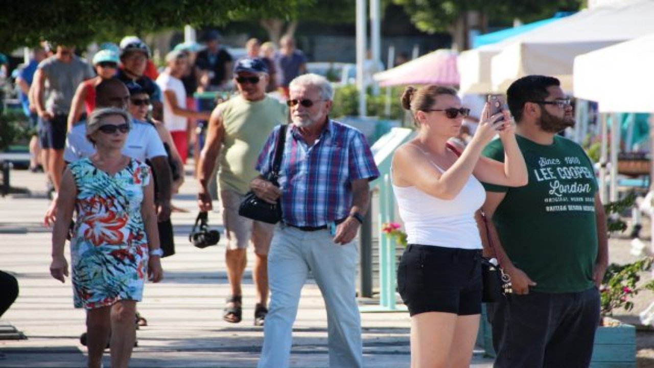 3 bin turist Bodrum'a akın etti