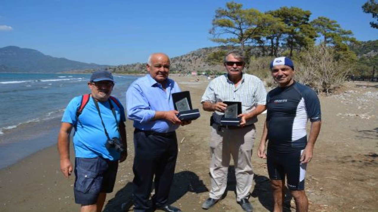 Caretta Carettalar için 15 kilometre kulaç attı