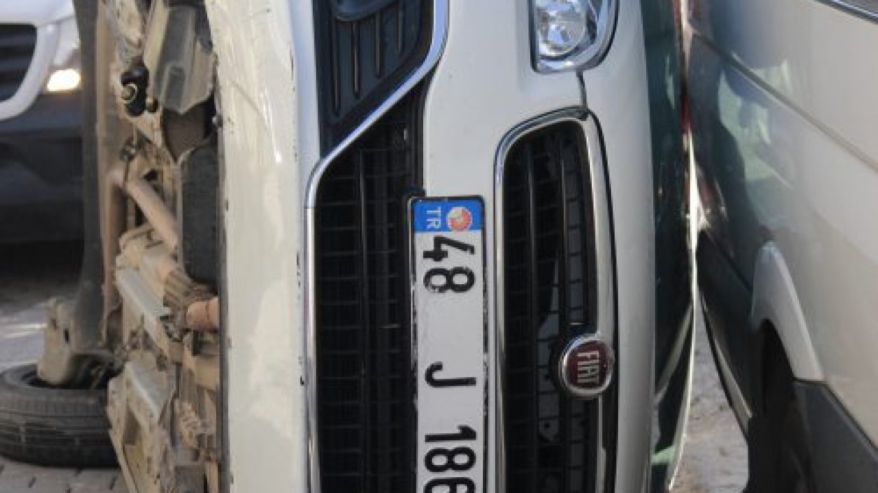 Çarpıp kaçtı, sokağı birbirine kattı